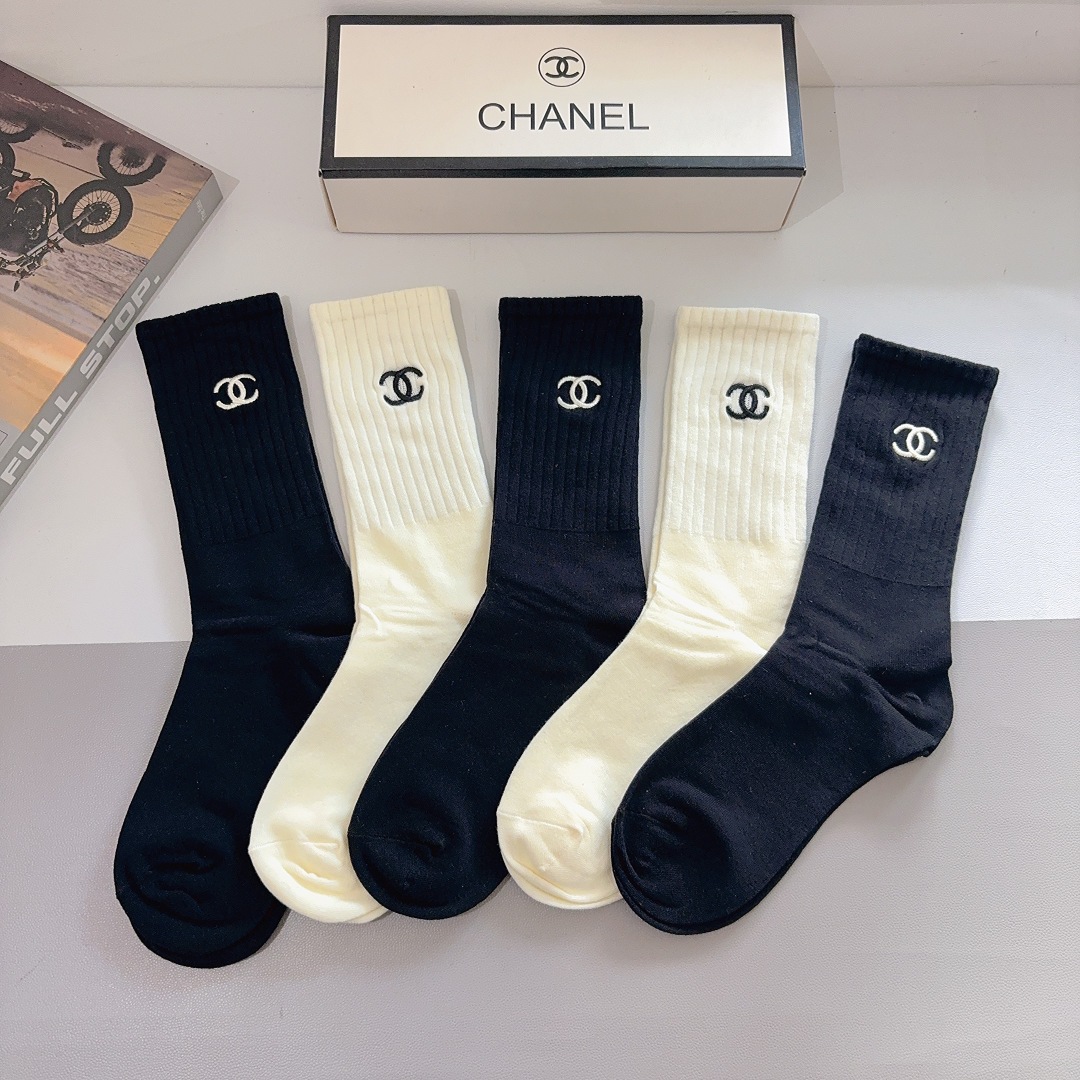 配包装（一盒5双）CHANEL 香奈儿 新款长筒刺绣纯棉面料，专柜同步长筒袜子，💛大牌出街，潮人必备🔥超