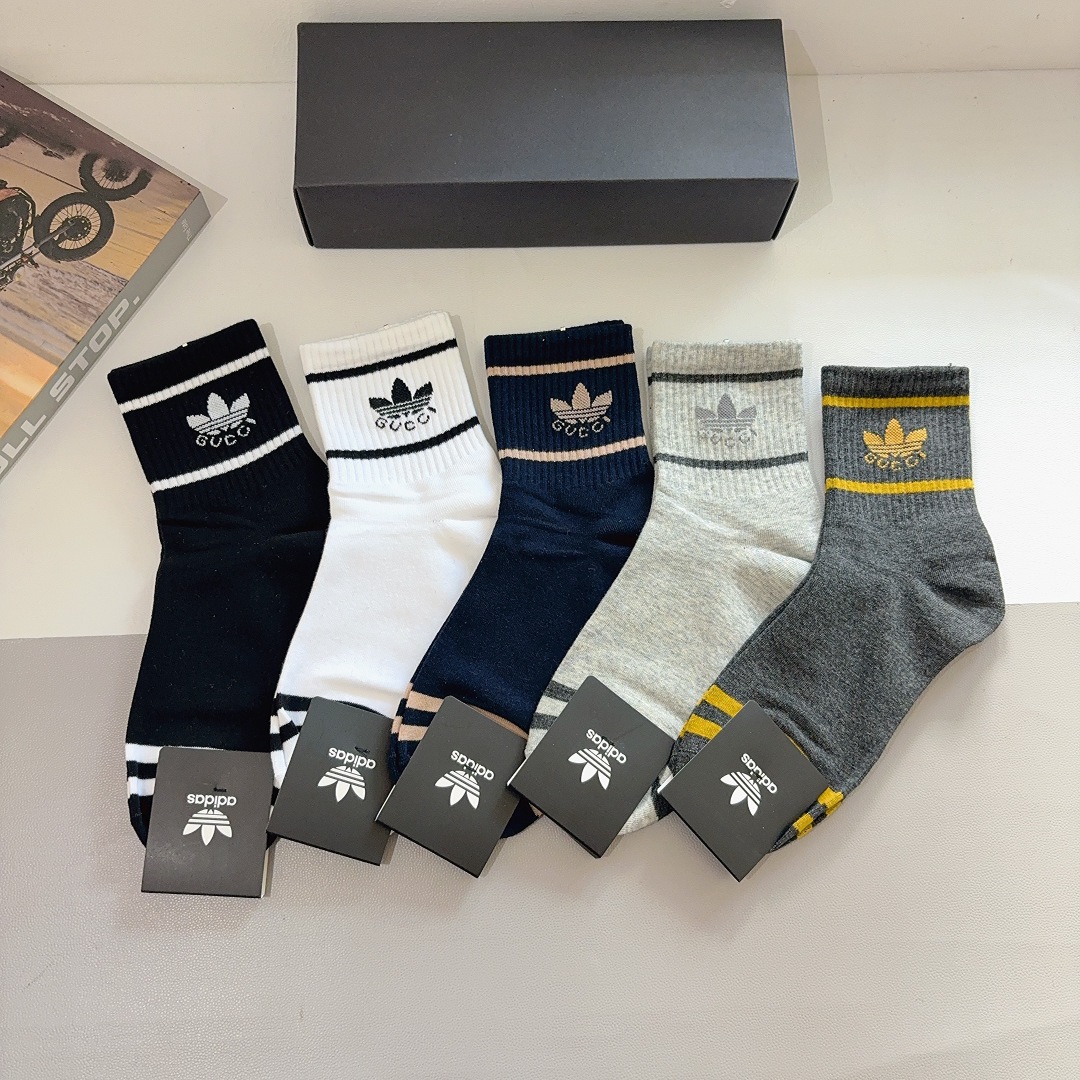配包装（一盒5双）🆕Adidas · 阿迪达斯高端字母男女款中筒袜 纯棉面料 经典字母logo袜子，个性