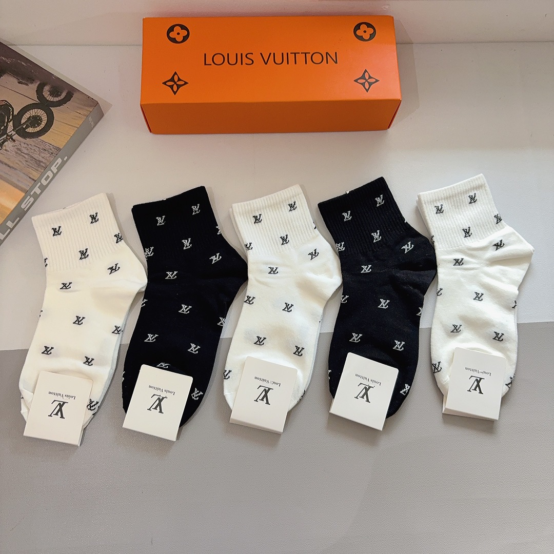 配包装（一盒5双） 🌟 LV 路易威登 超火爆小单品，纯棉面料，潮人必备 爆款，经典字母logo中筒袜，