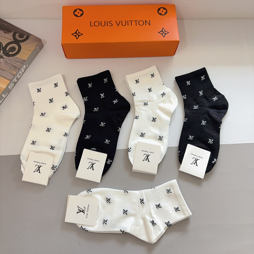 配包装（一盒5双） 🌟 LV 路易威登 超火爆小单品，纯棉面料，潮人必备 爆款，经典字母logo中筒袜，