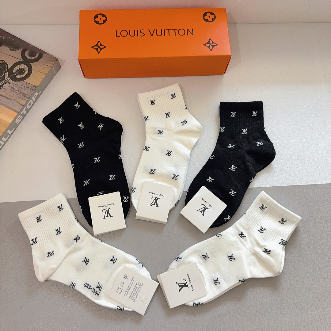 配包装（一盒5双） 🌟 LV 路易威登 超火爆小单品，纯棉面料，潮人必备 爆款，经典字母logo中筒袜，