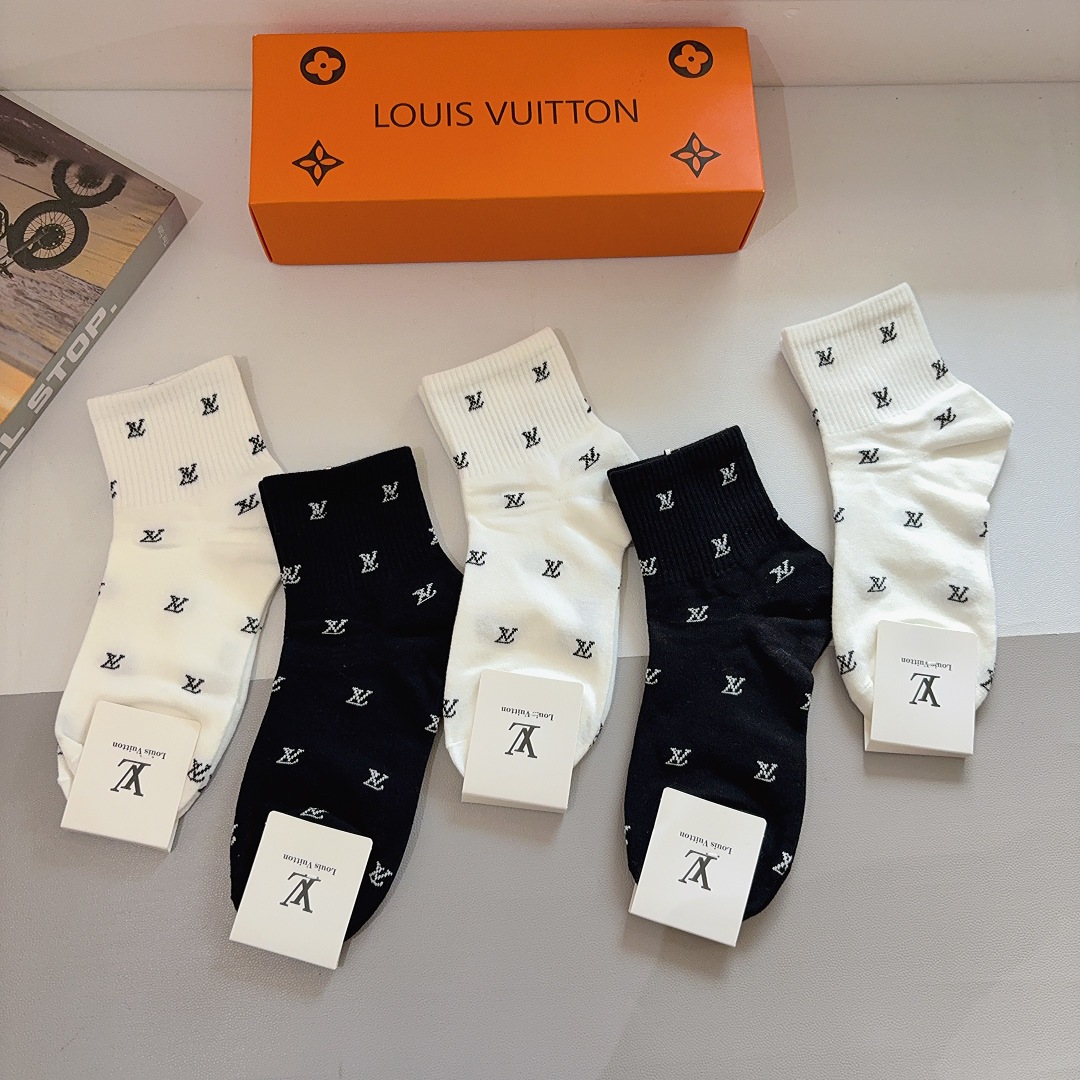 配包装（一盒5双） 🌟 LV 路易威登 超火爆小单品，纯棉面料，潮人必备 爆款，经典字母logo中筒袜，