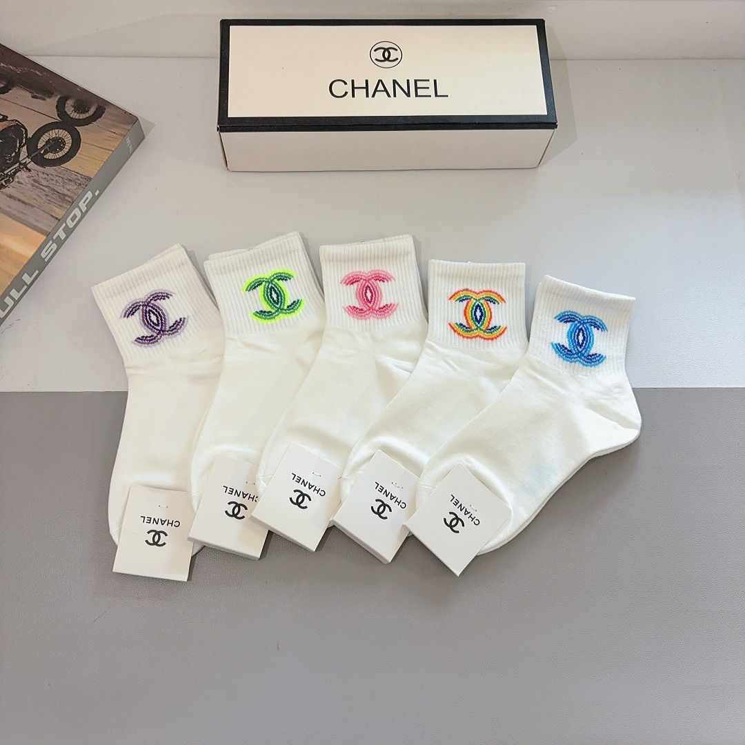 配包装（一盒5双）CHANEL 香奈儿经典中筒袜子 经典双C图案logo，专柜同步袜子❗️大牌出街，潮人