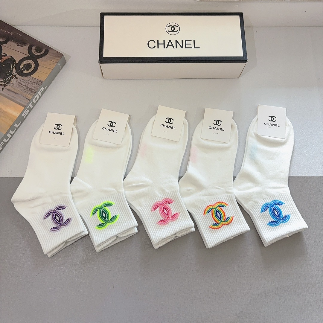 配包装（一盒5双）CHANEL 香奈儿经典中筒袜子 经典双C图案logo，专柜同步袜子❗️大牌出街，潮人