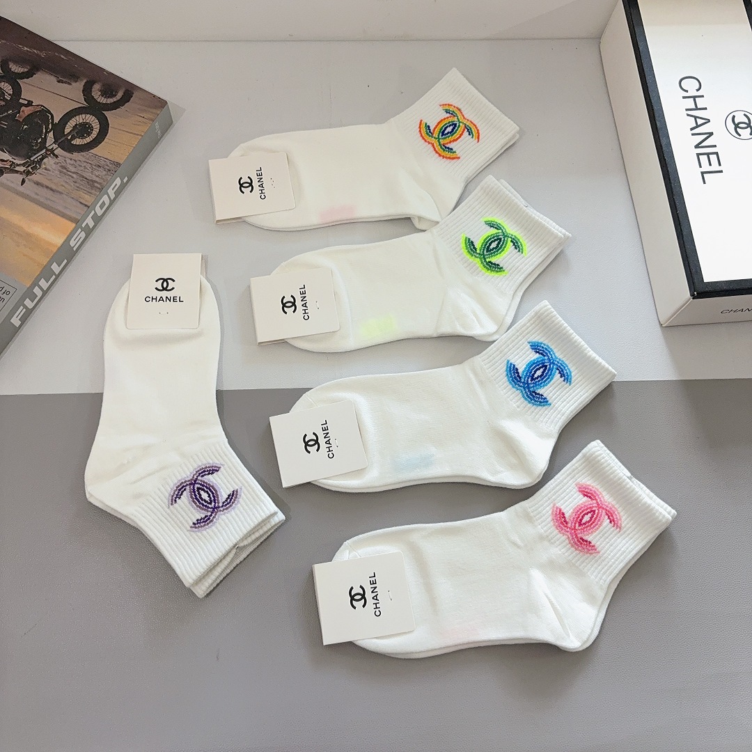配包装（一盒5双）CHANEL 香奈儿经典中筒袜子 经典双C图案logo，专柜同步袜子❗️大牌出街，潮人