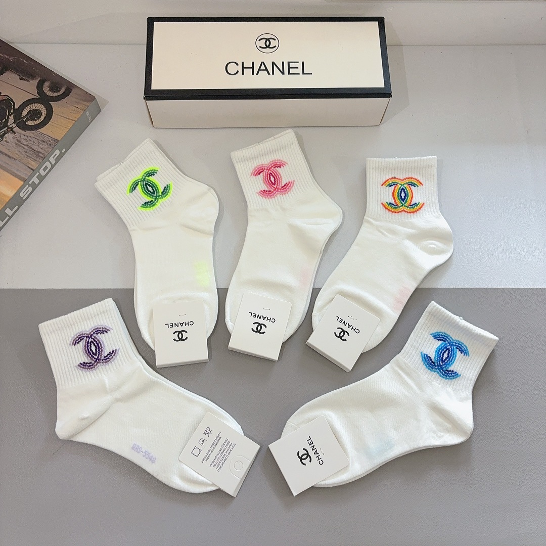 配包装（一盒5双）CHANEL 香奈儿经典中筒袜子 经典双C图案logo，专柜同步袜子❗️大牌出街，潮人