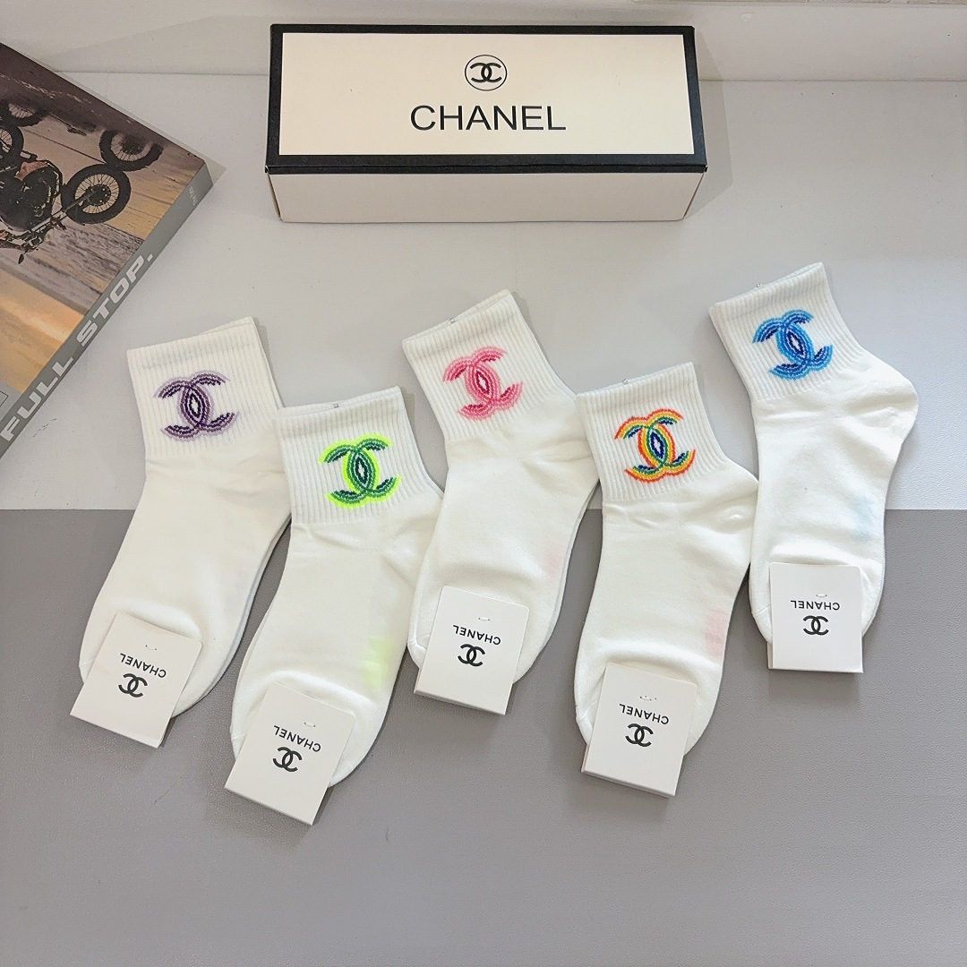 配包装（一盒5双）CHANEL 香奈儿经典中筒袜子 经典双C图案logo，专柜同步袜子❗️大牌出街，潮人