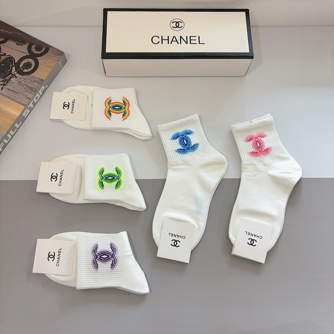 配包装（一盒5双）CHANEL 香奈儿经典中筒袜子 经典双C图案logo，专柜同步袜子❗️大牌出街，潮人