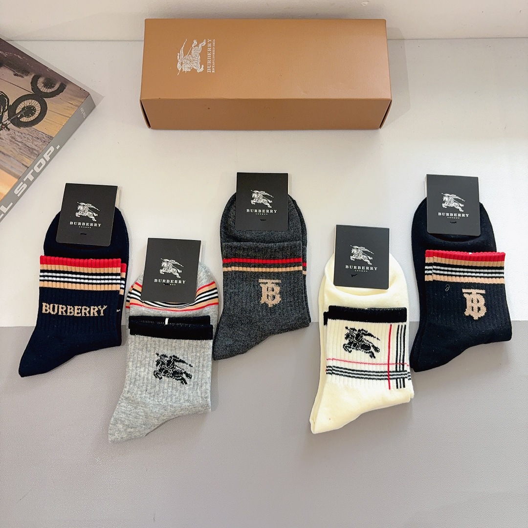 配包装（一盒5双） Burberry 巴宝莉 超火爆男款中筒袜子、纯棉面料，潮人必备款，个性时尚百搭款，