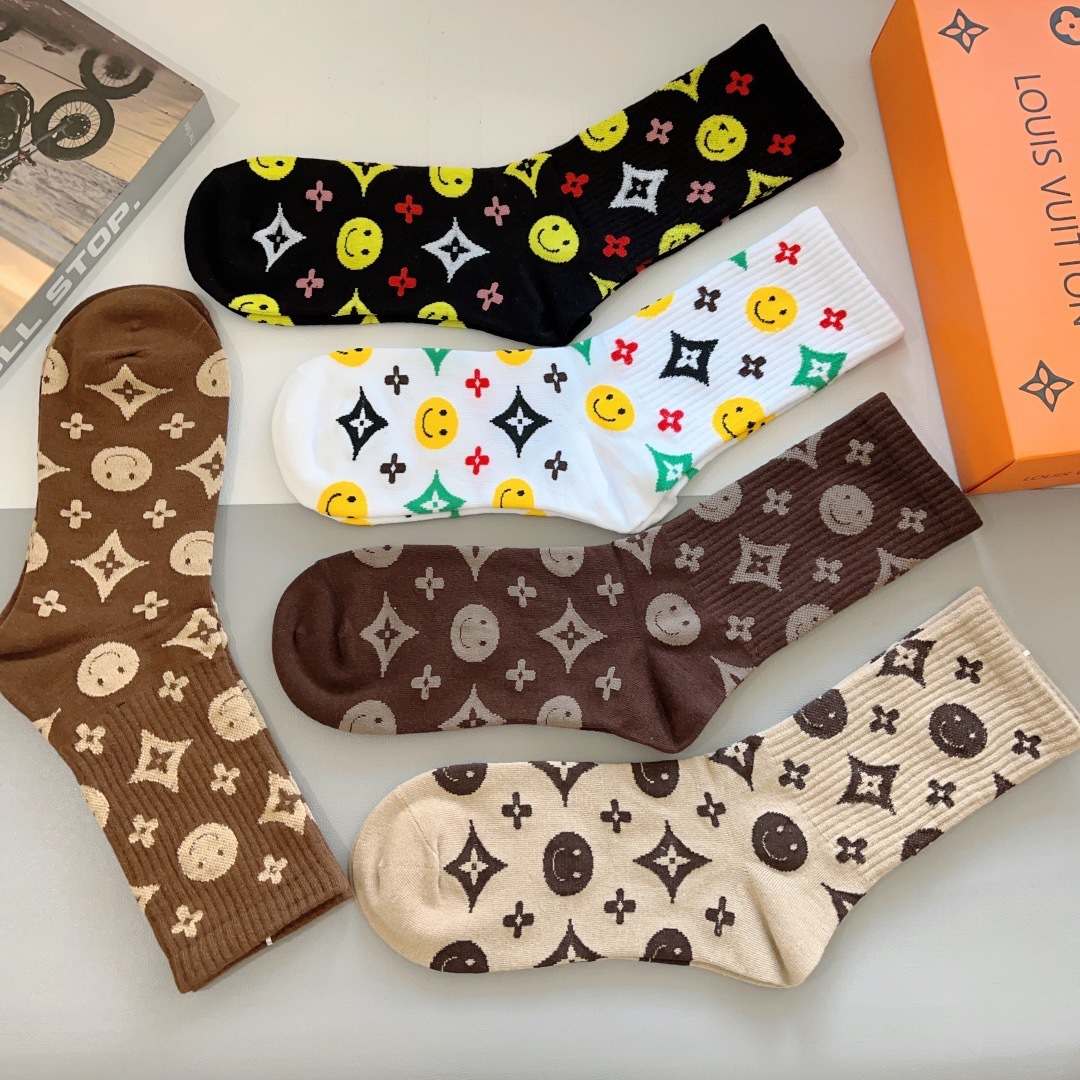 配包装（一盒5双） 🌟 LV 路易威登 经典字母logo长筒袜子，纯棉面料 、你值得拥有哦💗超柔软材质，