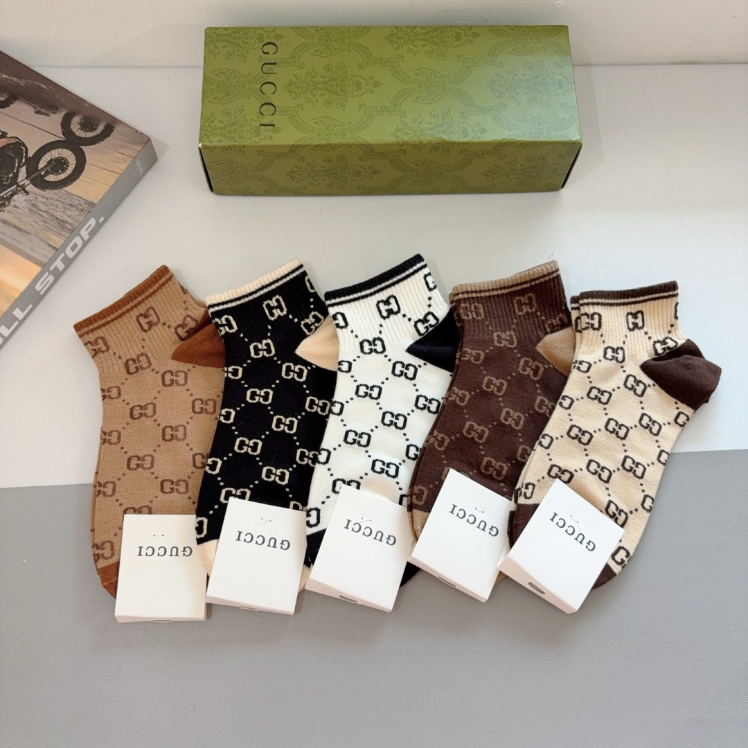 配包装（一盒5双） Gucci 古奇 新款中筒袜子，纯棉面料，潮人必备 ，爆款经典双G，个性时尚百搭款，