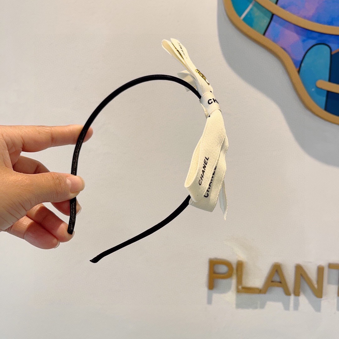 配包装CHANEL（香奈儿）最新款小香发箍，新品巨显脸小头箍，网红爆款推荐 搭配高端双Ｃlogo ，超精
