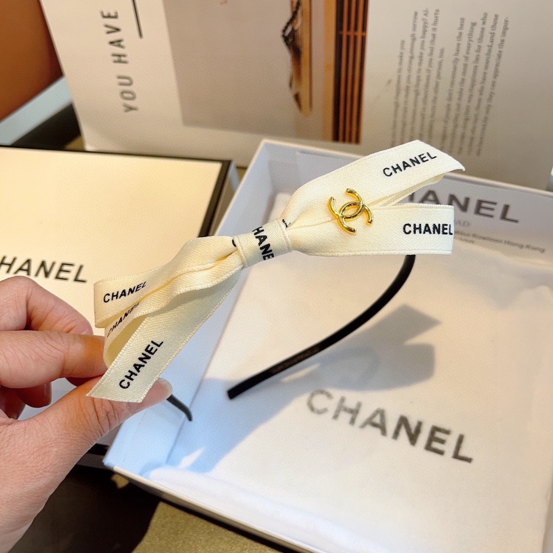配包装CHANEL（香奈儿）最新款小香发箍，新品巨显脸小头箍，网红爆款推荐 搭配高端双Ｃlogo ，超精