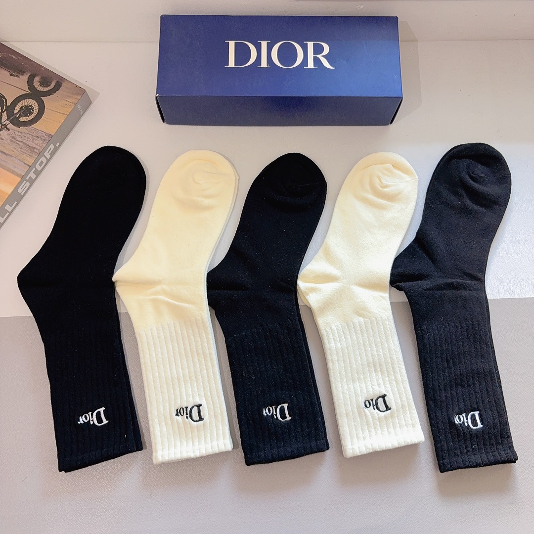 配包装（一盒5双）Dior 迪奥 新款经典logo刺绣长筒袜子！专柜同步袜子，💛大牌出街，潮人必备🔥超好