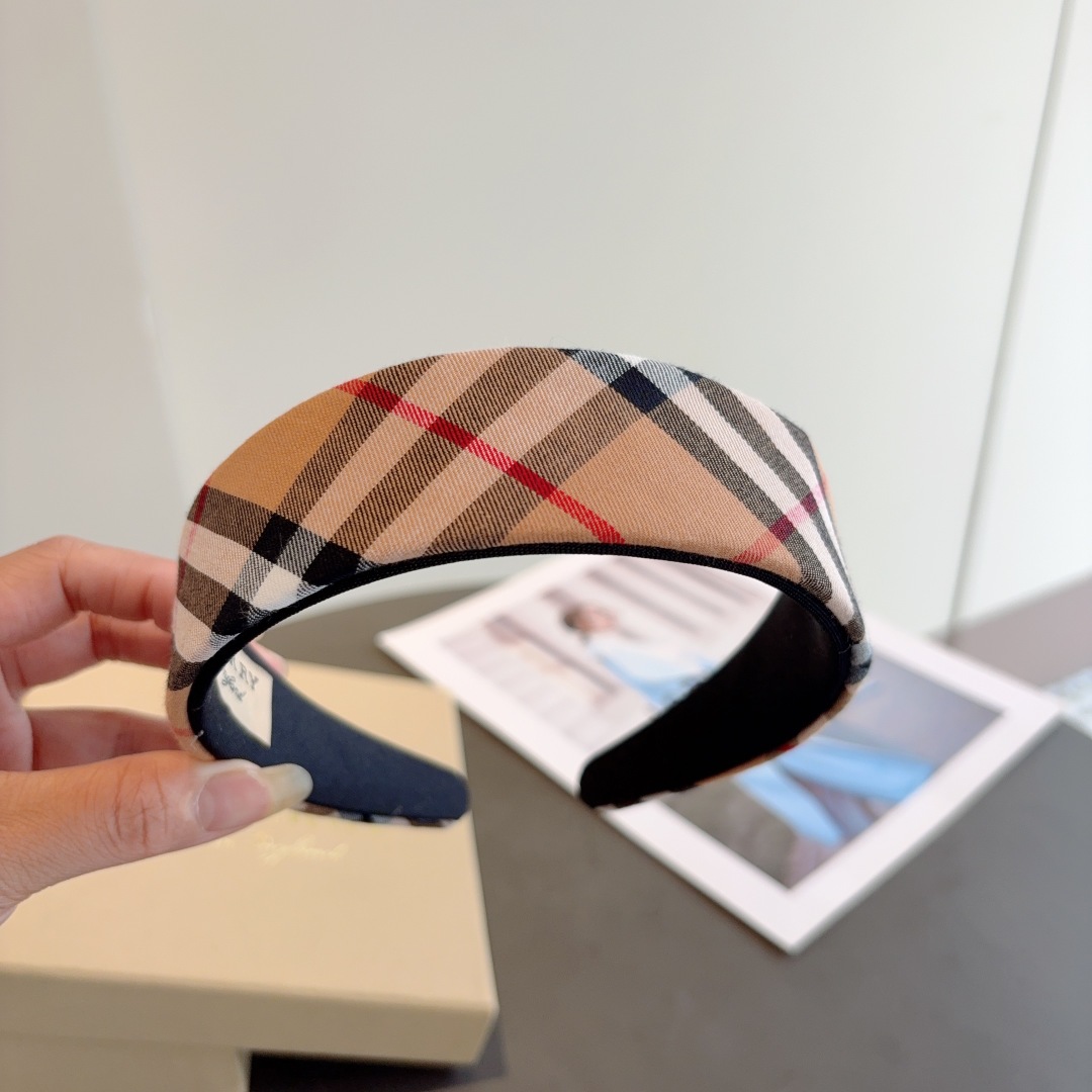 配包装巴宝莉BURBERRY 高版本新款双层宽边发箍，客供面料 🎀非常耐看又百搭、适合各种场合搭配！