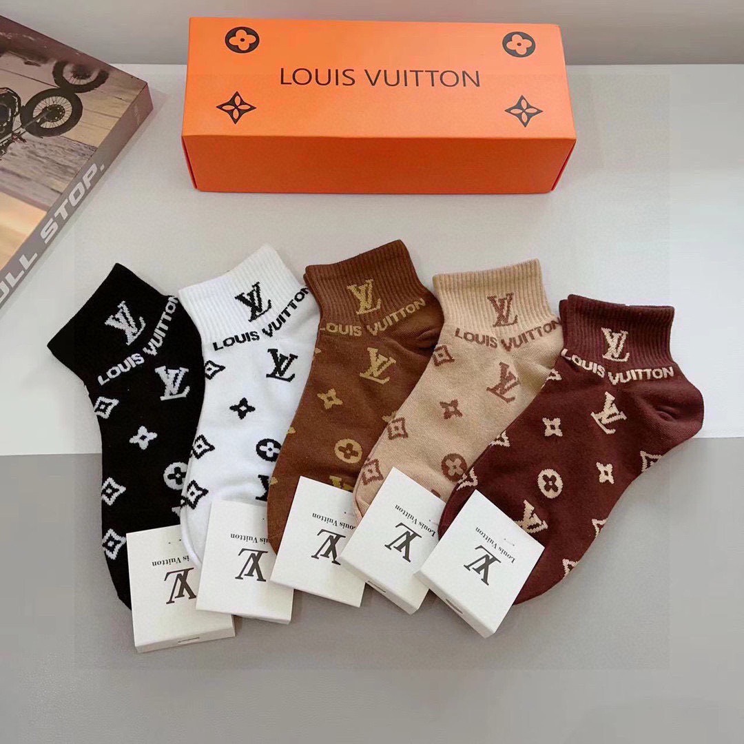 配包装（一盒5双） 🌟 LV 路易威登 超火爆小单品，纯棉面料，潮人必备 爆款，经典字母logo中筒袜，