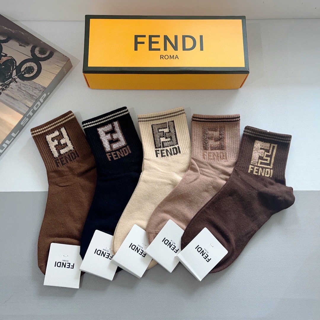 配包装（一盒5双）FENDI 芬迪 字母双Ｆ爆款中筒袜，纯棉面料， 专柜同款 💓纯棉面料，实用好穿 柔软