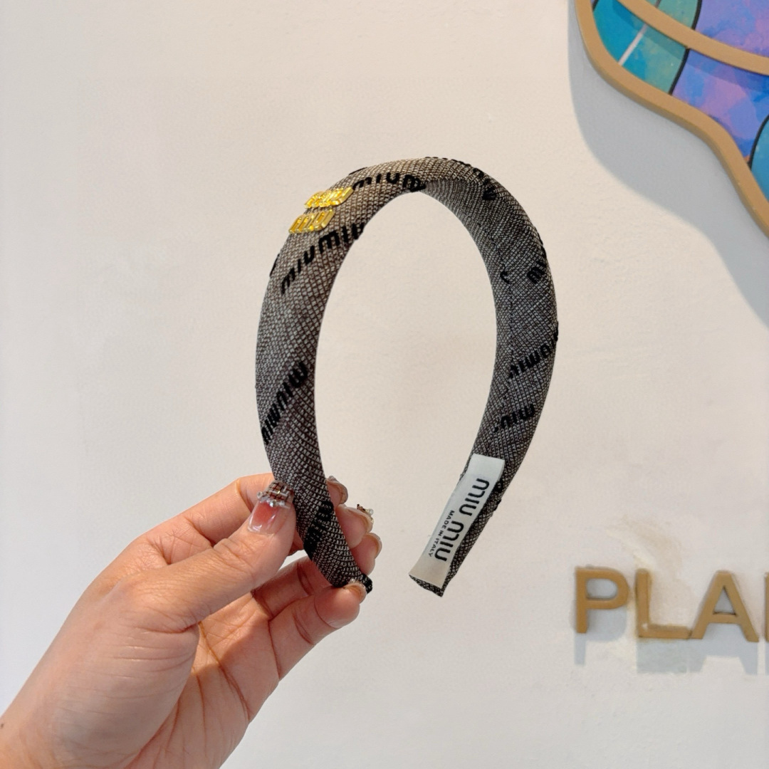 NO:372047,Packaging MIUMIU (Miao Miu) new sweet letter handmade headband, girlish simple and versatile headband, trendy women's essentials, super high-end!  hairpins, hairpins, miumiu, hairpins19860909配包装 MIUMIU（缪缪）新款甜美字母手工制作发箍,少女感简约百搭头箍、潮女必备品,超级的高大上！发夹,发夹,miumiu,hairpins,accessory
