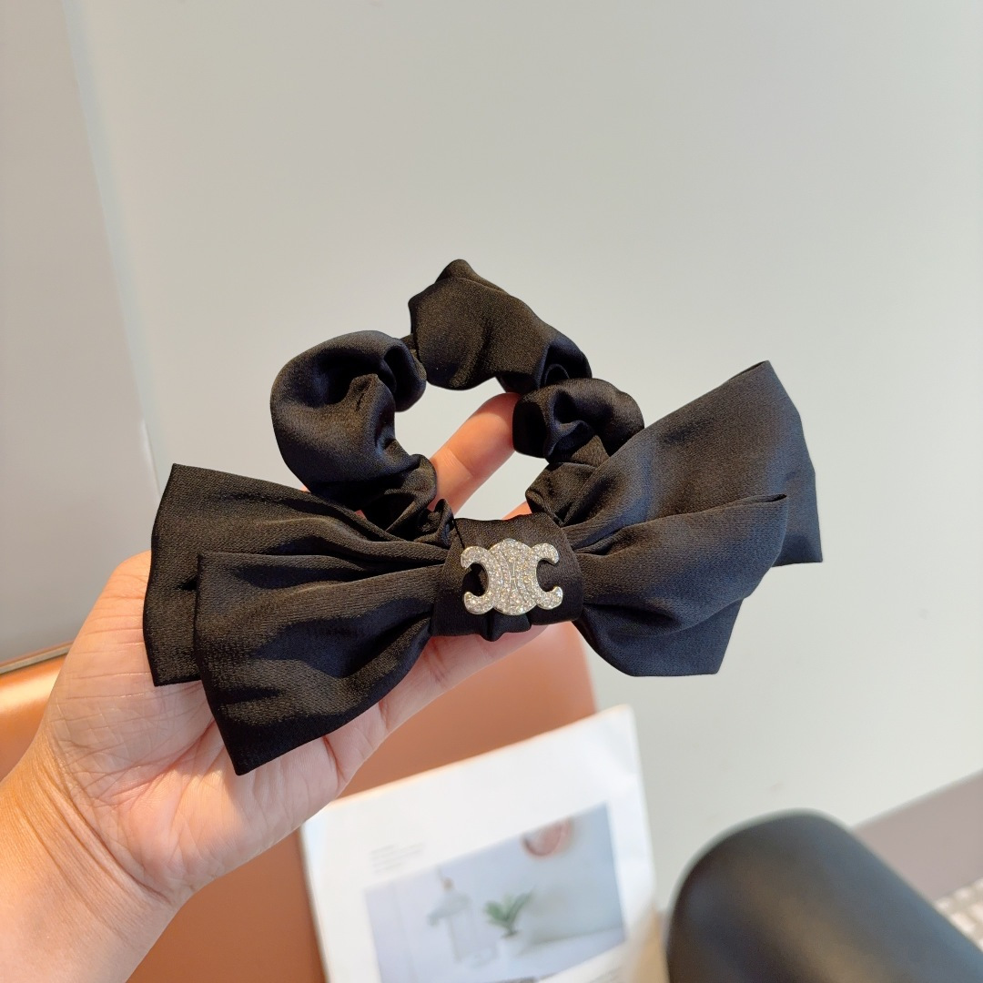 NO:372074,Packaging CELINE Arc de Triomphe internet celebrity bow hair ring, exquisite intestinal ring rubber band, comfortable and stress-free wearing, a must-have for styling!  Very fashionable and versatile!  hairpins, hairpins, celine, celine, hairpins19860909配包装 CELINE（赛琳）凯旋门网红蝴蝶结发圈,精致肠圈皮筋,佩戴舒适无压力,造型搭配必备！非常时尚百搭！发夹,发夹,celine,celine,hairpins,accessory
