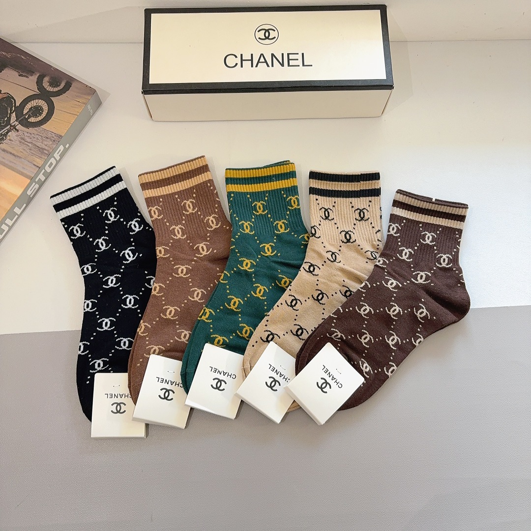 配包装（一盒5双）CHANEL 香奈儿经典袜子❗️高版本纯棉材质柔软，秒杀市场普通货，经典的双C图案lo