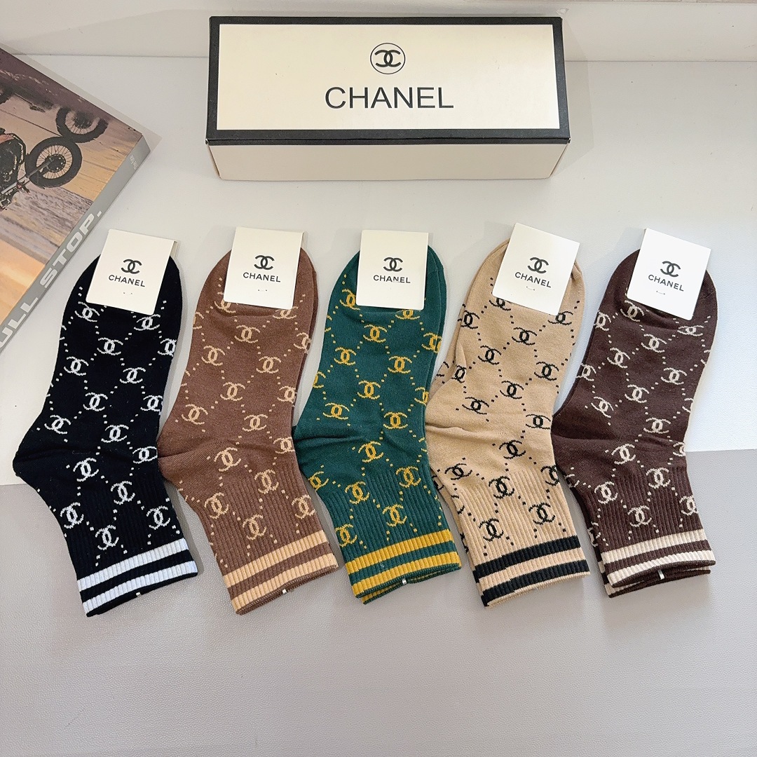 配包装（一盒5双）CHANEL 香奈儿经典袜子❗️高版本纯棉材质柔软，秒杀市场普通货，经典的双C图案lo