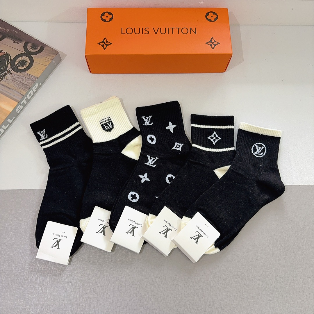配包装（一盒5双） 🌟 LV 路易威登 超火中筒袜子，纯棉面料，潮人必备款，经典字母logo中筒袜，个性