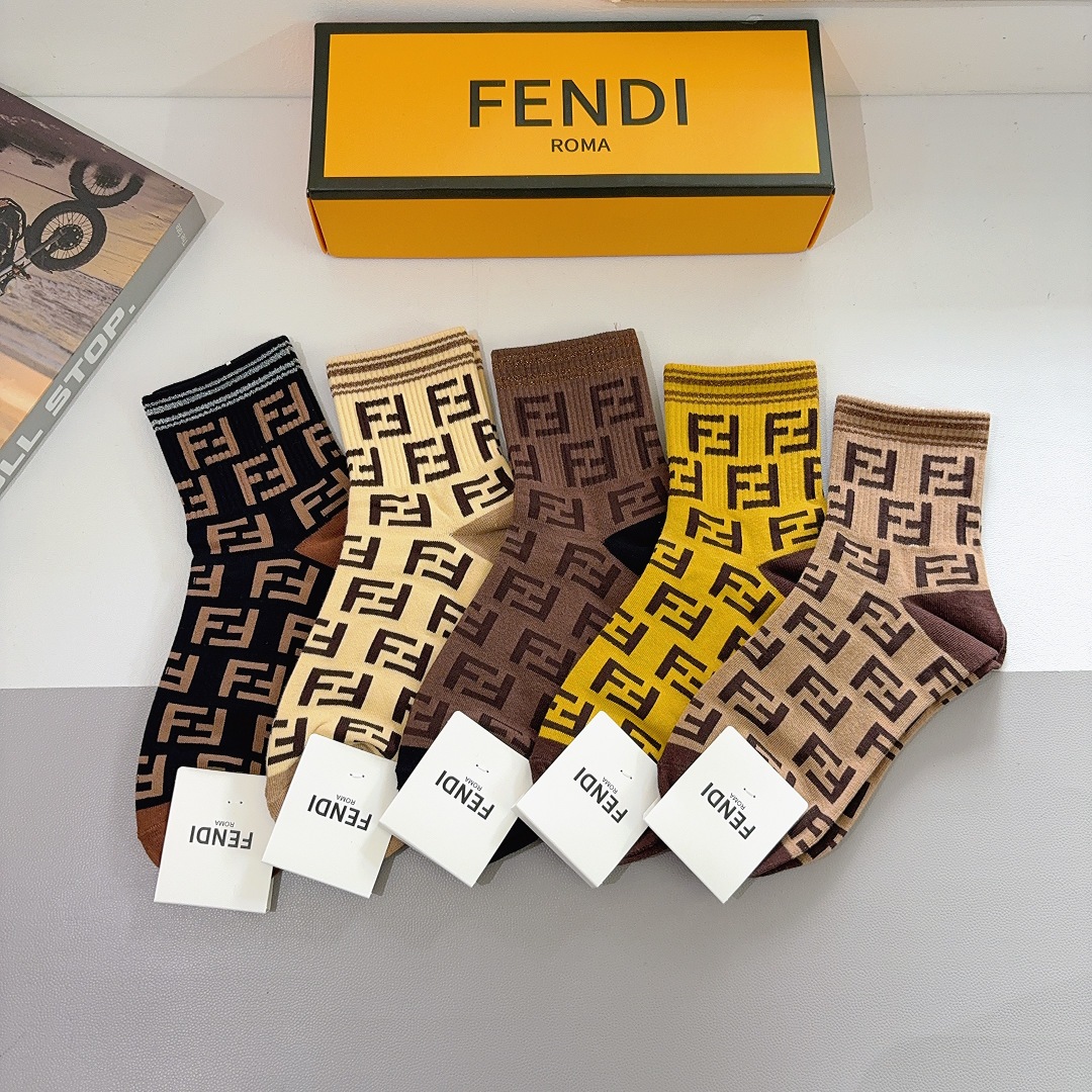 配包装（一盒5双） FENDI 芬迪 经典双F中筒袜子，纯棉面料，潮人必备款 个性时尚百搭款，你值得拥有