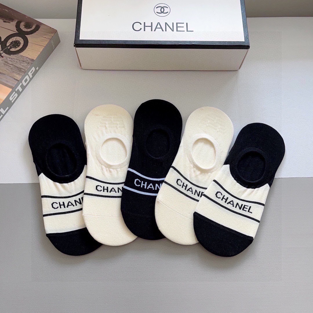 配包装（一盒5双）CHANEL 香奈儿经典船袜、高版本纯棉材质柔软，秒杀市场普通货，经典的双C图案log