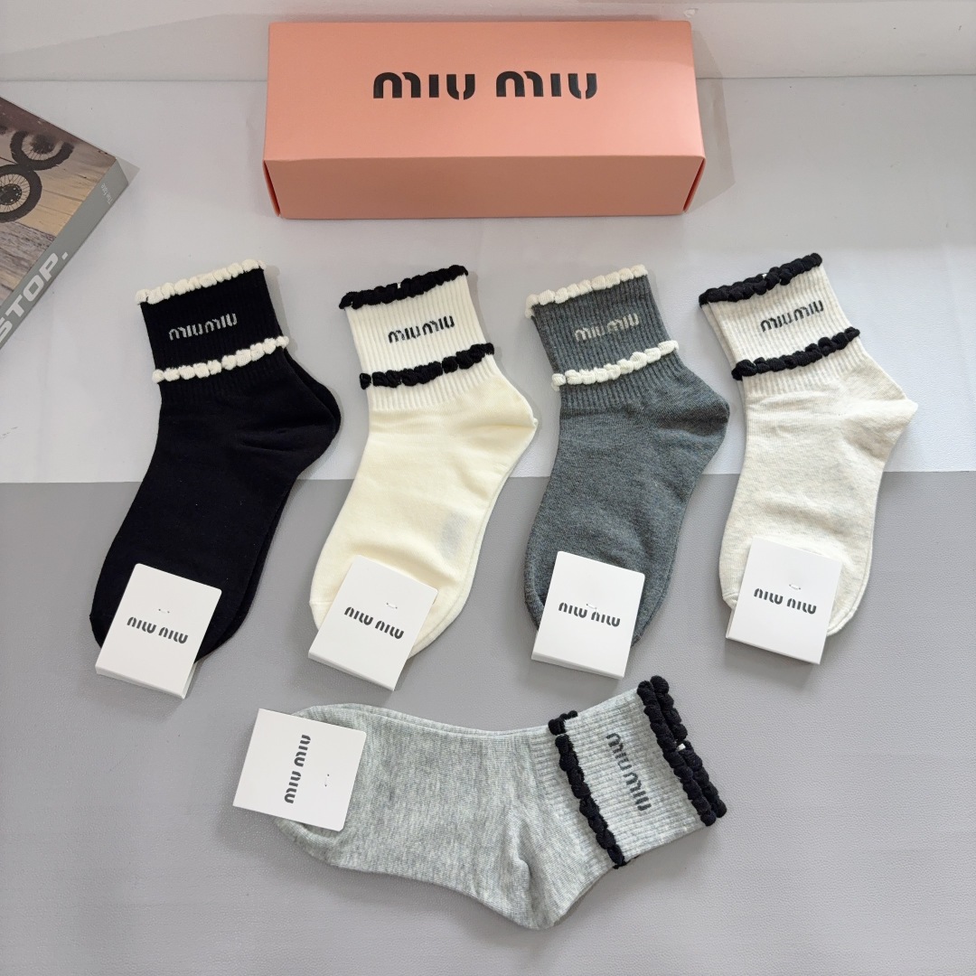 配包装【一盒5双】miumiu · 缪缪 高品质🔥超级爆款网红中筒袜子❗️ins明星网红推荐❗️火爆至极