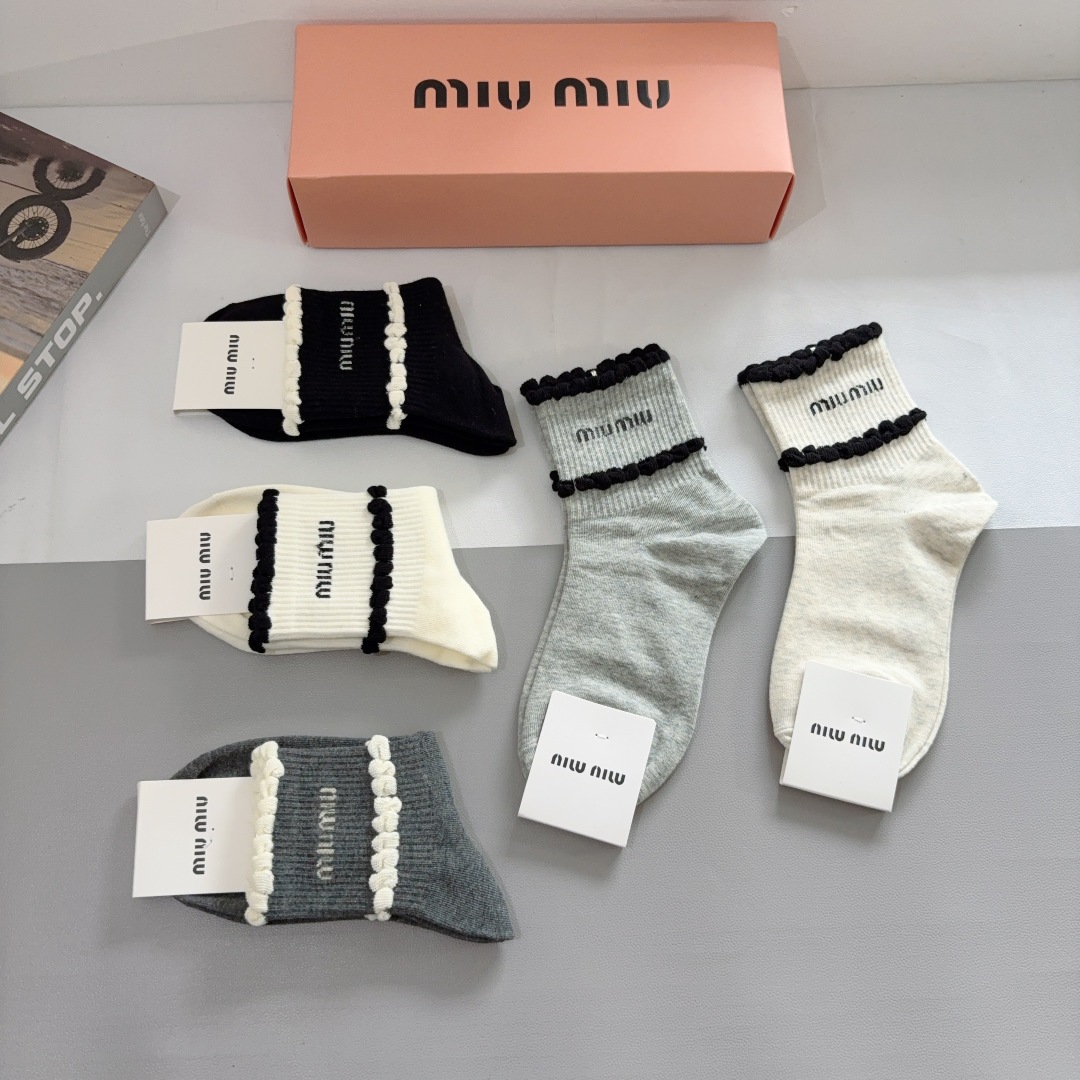 配包装【一盒5双】miumiu · 缪缪 高品质🔥超级爆款网红中筒袜子❗️ins明星网红推荐❗️火爆至极