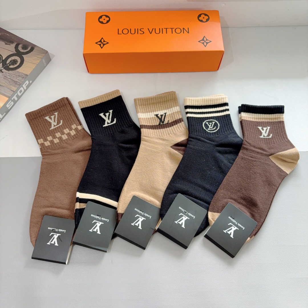 配包装（一盒5双） 🌟 LV 路易威登 超火爆男款中筒袜子，纯棉面料，潮人必备 爆款，经典字母logo中