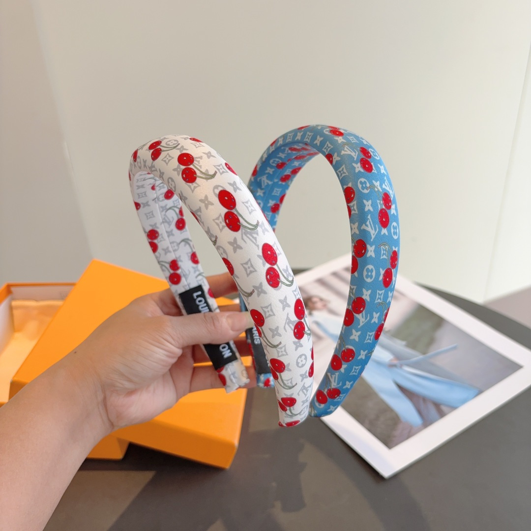 NO:371996,Packaging LV (Louis Vuitton) popular hot-selling Murakami Takashi series cherry headbands High-end Korean style headbands, classic design, high-end and atmospheric, celebrity style, hairpins, hairpins, louis vuitton, louis vuitton, hairpins19860909配包装 LV（路易威登）火爆热销款村上隆系列樱桃发箍 高档韩版头箍,经典花型设计, 高端大气,名媛范儿,发夹,发夹,louis vuitton,louis vuitton,hairpins,accessory