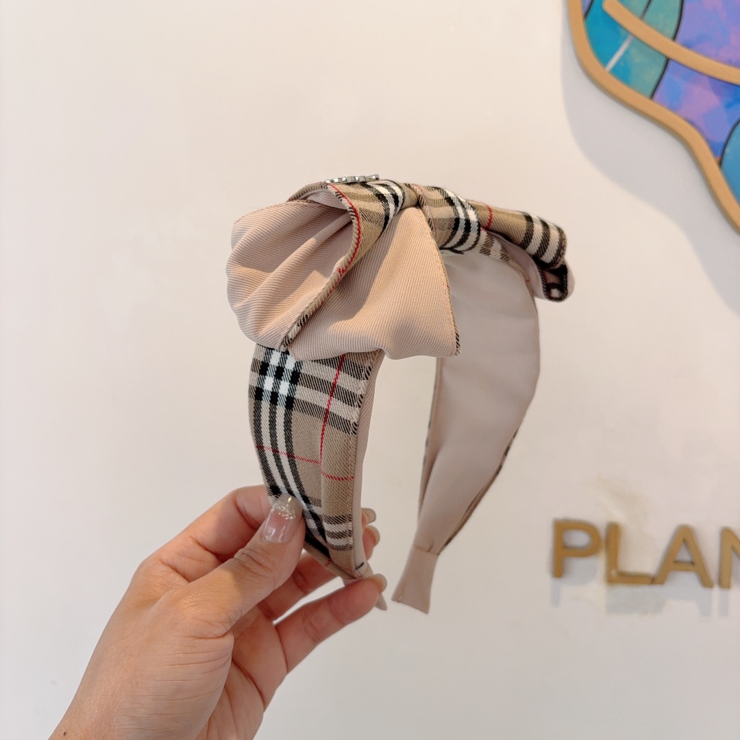 配包装巴宝莉BURBERRY 新款发箍，高版本客供面料 🎀细节全部实拍！非常耐看又百搭、适合各种场合搭配