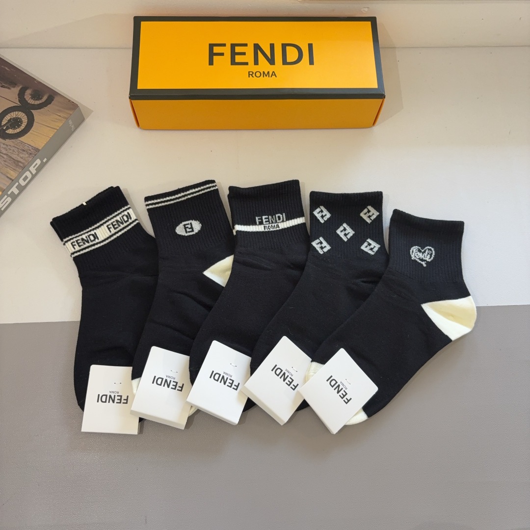 配包装（一盒5双）FENDI 芬迪 字母双Ｆ爆款中筒袜，纯棉面料， 专柜同款 💓纯棉面料，实用好穿 柔软