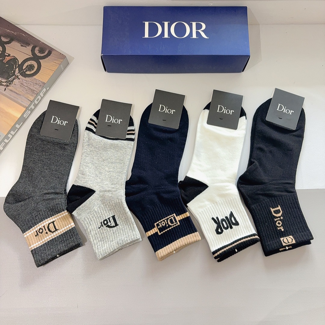 配包装（一盒5双） Dior 迪奥 新款中筒男款袜子，纯棉面料，潮人必备 ，经典个性时尚百搭款，你值得拥