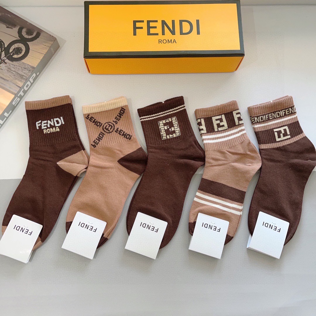 配包装（一盒5双）FENDI 芬迪 字母双Ｆ爆款中筒袜，纯棉面料， 专柜同款 💓纯棉面料，实用好穿 柔软