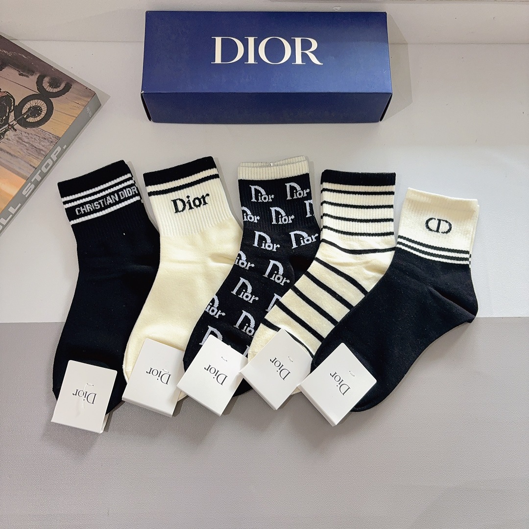 配包装（一盒5双） Dior 迪奥 新款中筒袜子！纯棉面料，火爆Ｄ图案，专柜同步袜 💛大牌出街，潮人必备