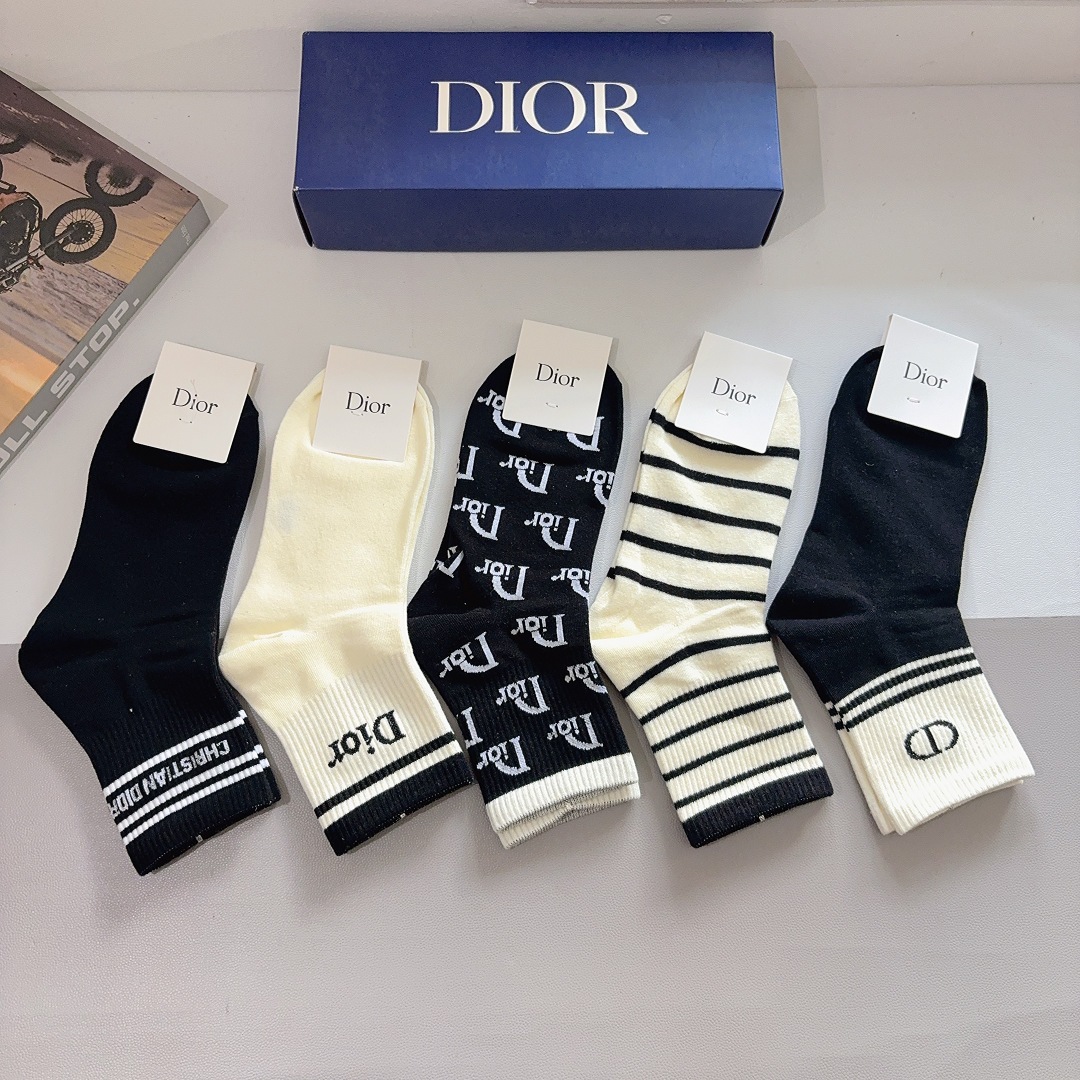 配包装（一盒5双） Dior 迪奥 新款中筒袜子！纯棉面料，火爆Ｄ图案，专柜同步袜 💛大牌出街，潮人必备