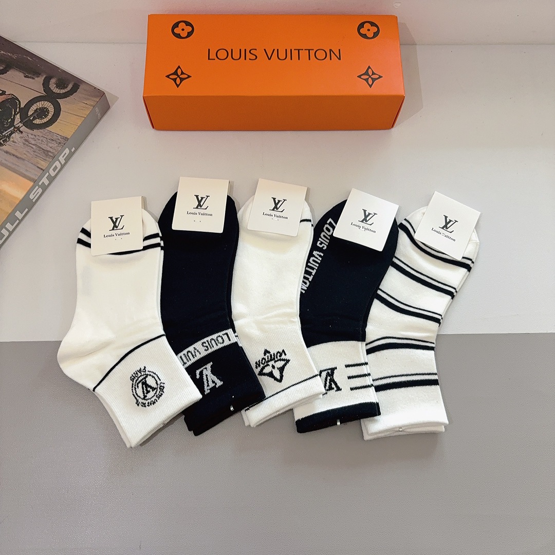 配包装（一盒5双） 🌟 LV 路易威登袜子 超火爆小单品，经典字母logo中筒袜，个性时尚百搭款，你值得
