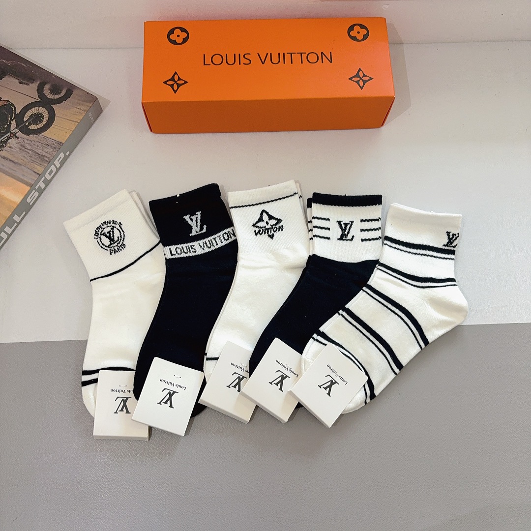 配包装（一盒5双） 🌟 LV 路易威登袜子 超火爆小单品，经典字母logo中筒袜，个性时尚百搭款，你值得