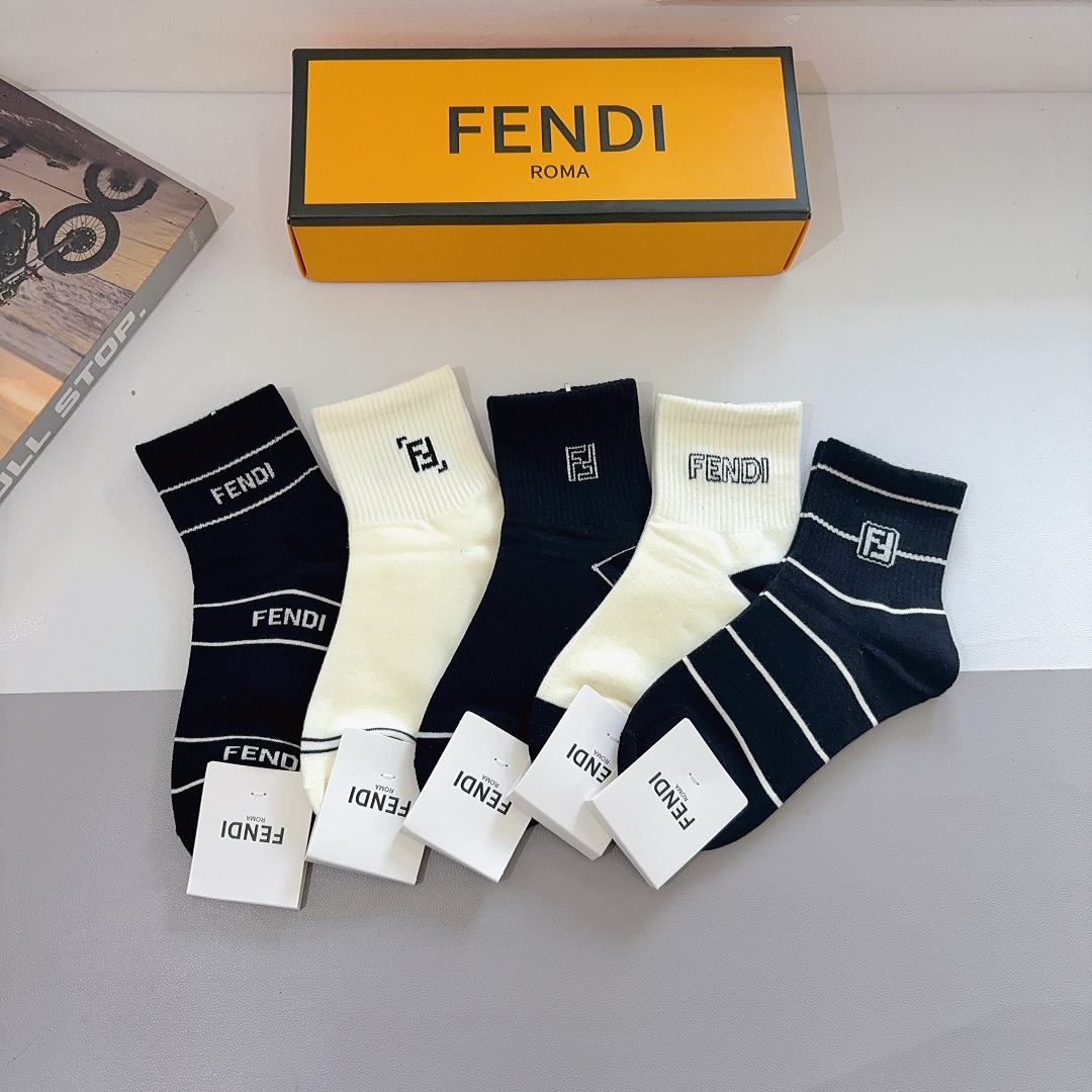 配包装（一盒5双）FENDI 芬迪 字母双Ｆ爆款中筒袜，纯棉面料， 专柜同款 💓纯棉面料，实用好穿 柔软
