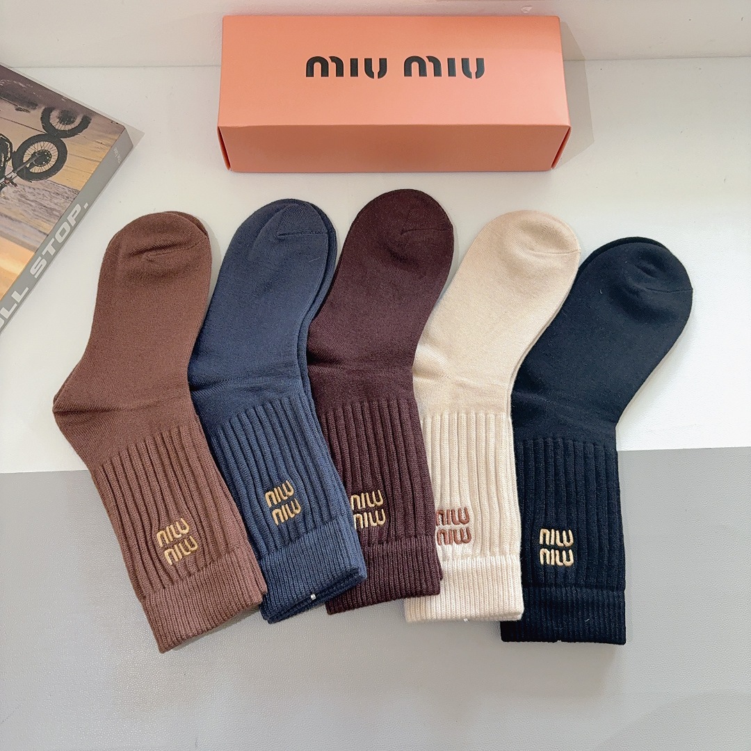 配包装【一盒5双】miumiu （缪缪）高版本刺绣羊绒长筒袜子🔥潮人必不可少的时尚专柜代购长筒袜子 ，超