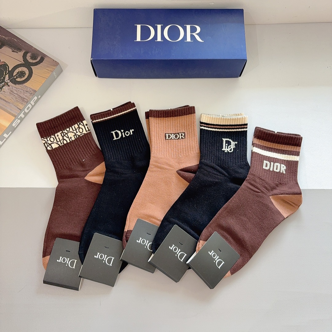 配包装（一盒5双） Dior 迪奥 新款中筒男款袜子，纯棉面料，潮人必备 ，经典个性时尚百搭款，你值得拥