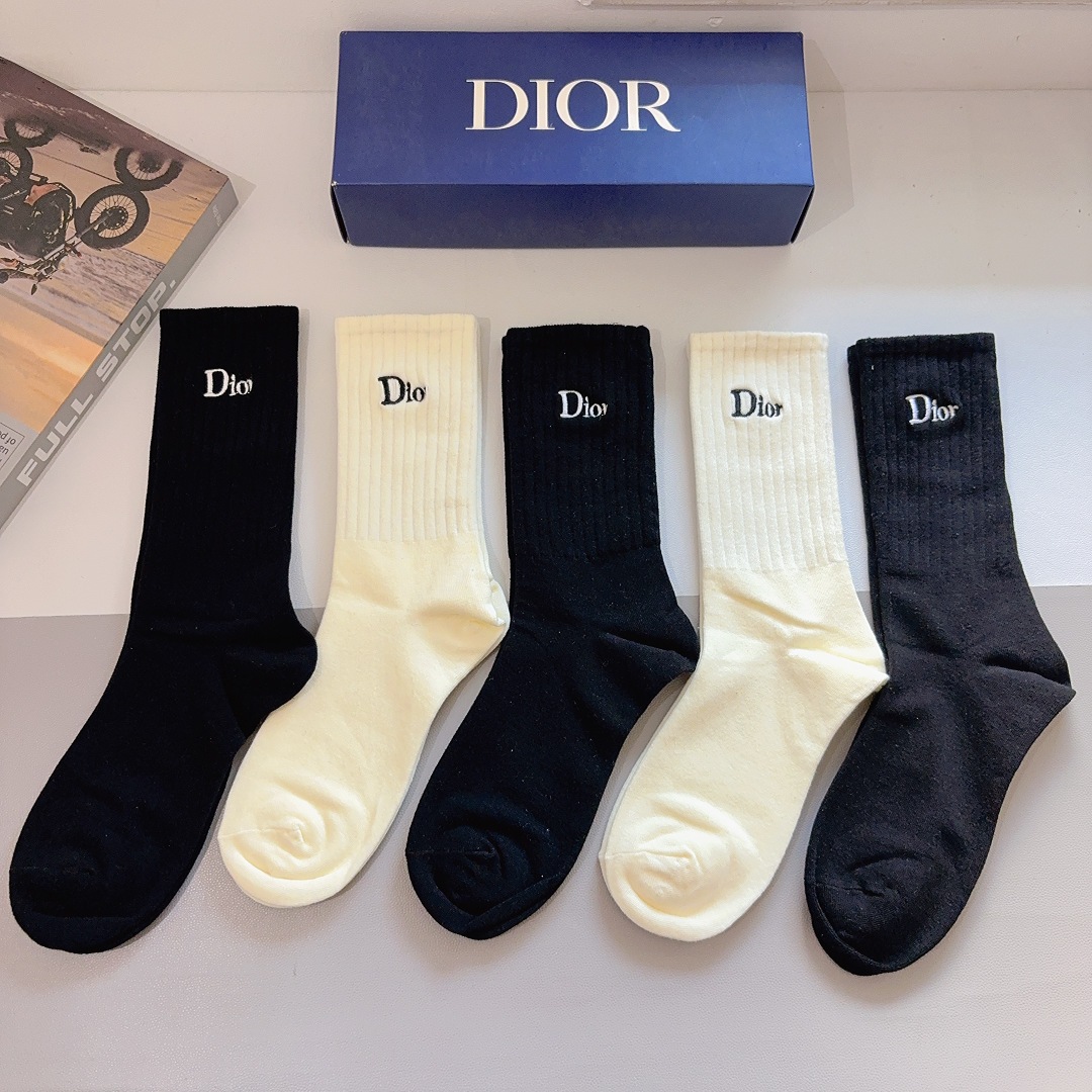 配包装（一盒5双）Dior 迪奥 新款经典logo刺绣长筒袜子！专柜同步袜子，💛大牌出街，潮人必备🔥超好