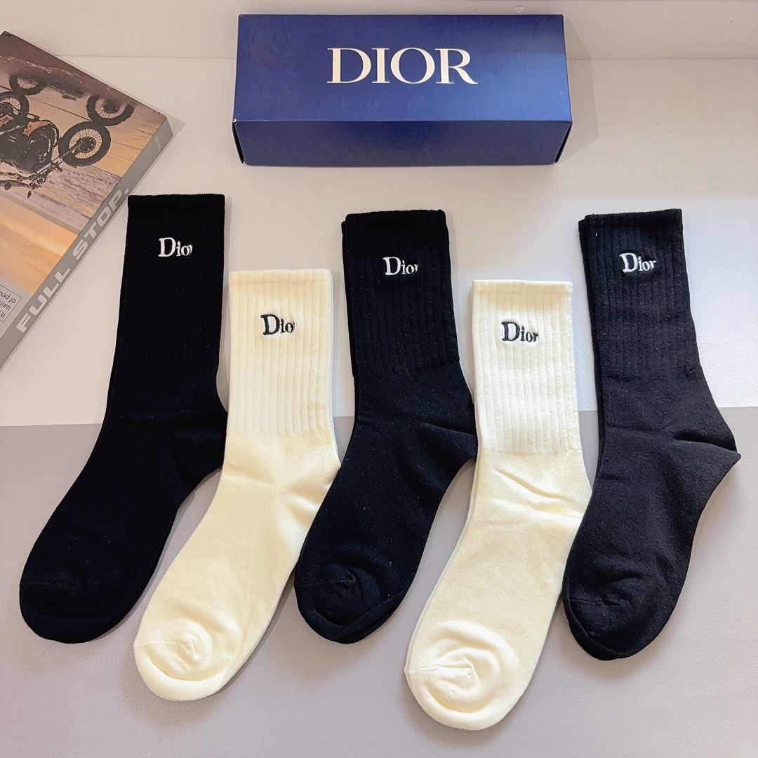 配包装（一盒5双）Dior 迪奥 新款经典logo刺绣长筒袜子！专柜同步袜子，💛大牌出街，潮人必备🔥超好