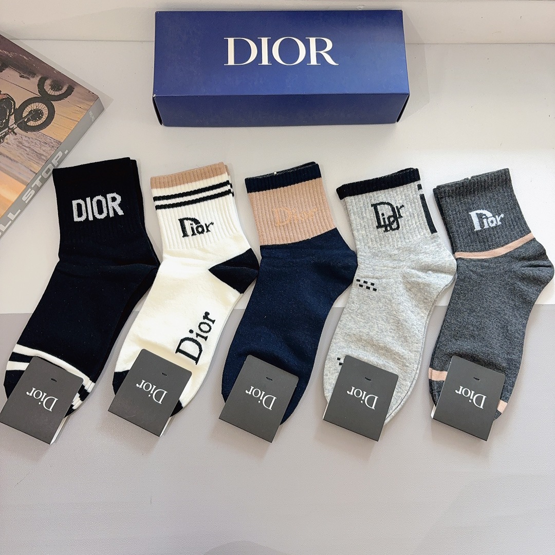 配包装（一盒5双）Dior 迪奥 新款字母男款中筒袜子！爆款专柜同步袜子，💛大牌出街，潮人必备🔥超好搭