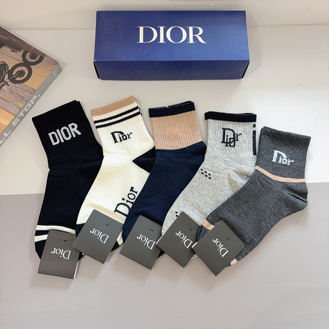 配包装（一盒5双）Dior 迪奥 新款字母男款中筒袜子！爆款专柜同步袜子，💛大牌出街，潮人必备🔥超好搭