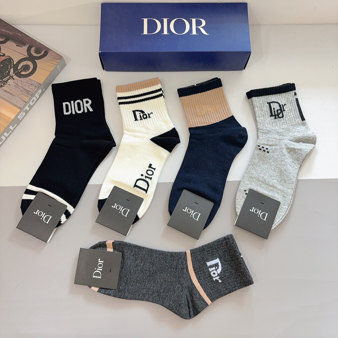 配包装（一盒5双）Dior 迪奥 新款字母男款中筒袜子！爆款专柜同步袜子，💛大牌出街，潮人必备🔥超好搭