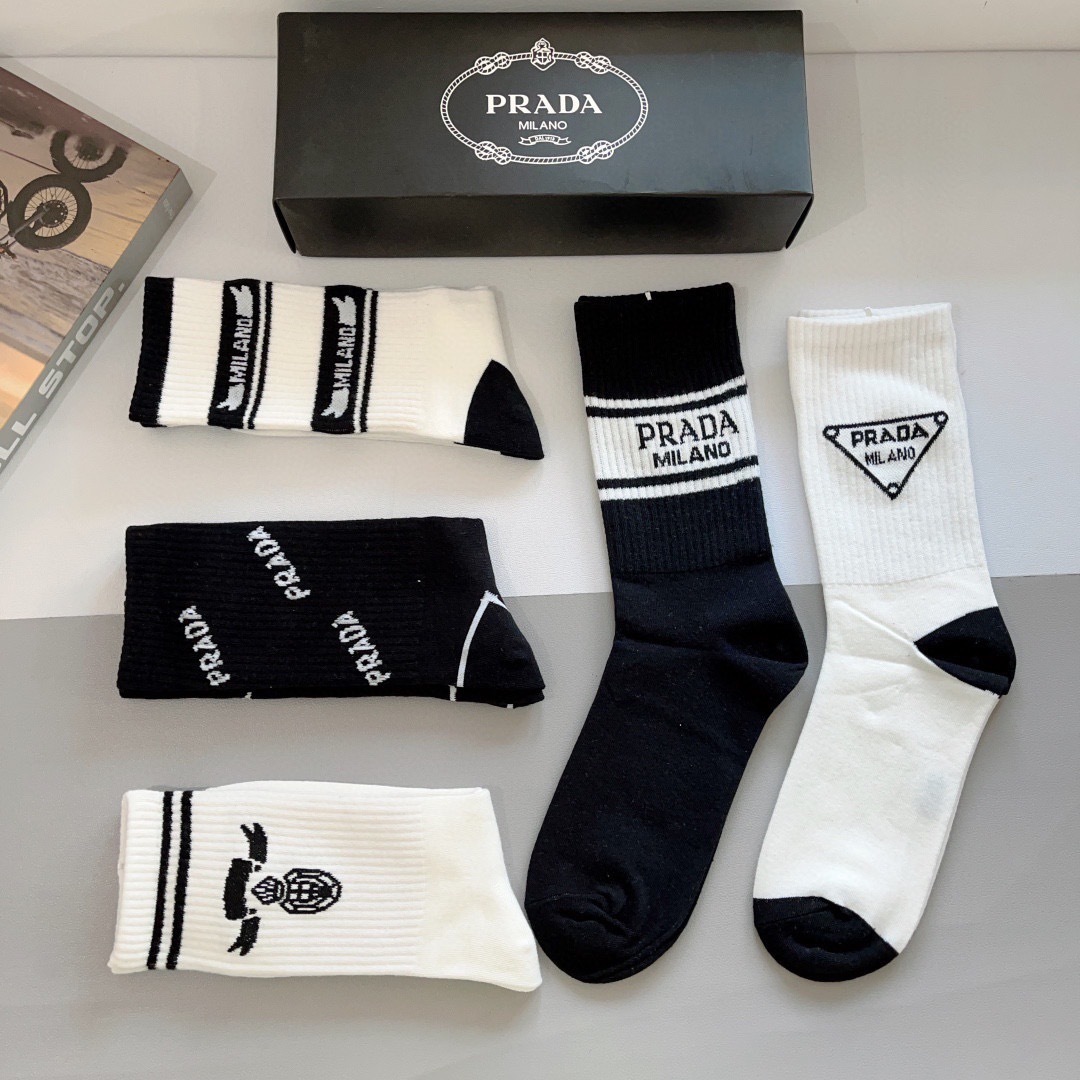 配包装（一盒5双）PRADA（普拉达） 新款高端纯棉材质长筒袜子！爆款字母专柜同步小腿袜袜，💛大牌出街，