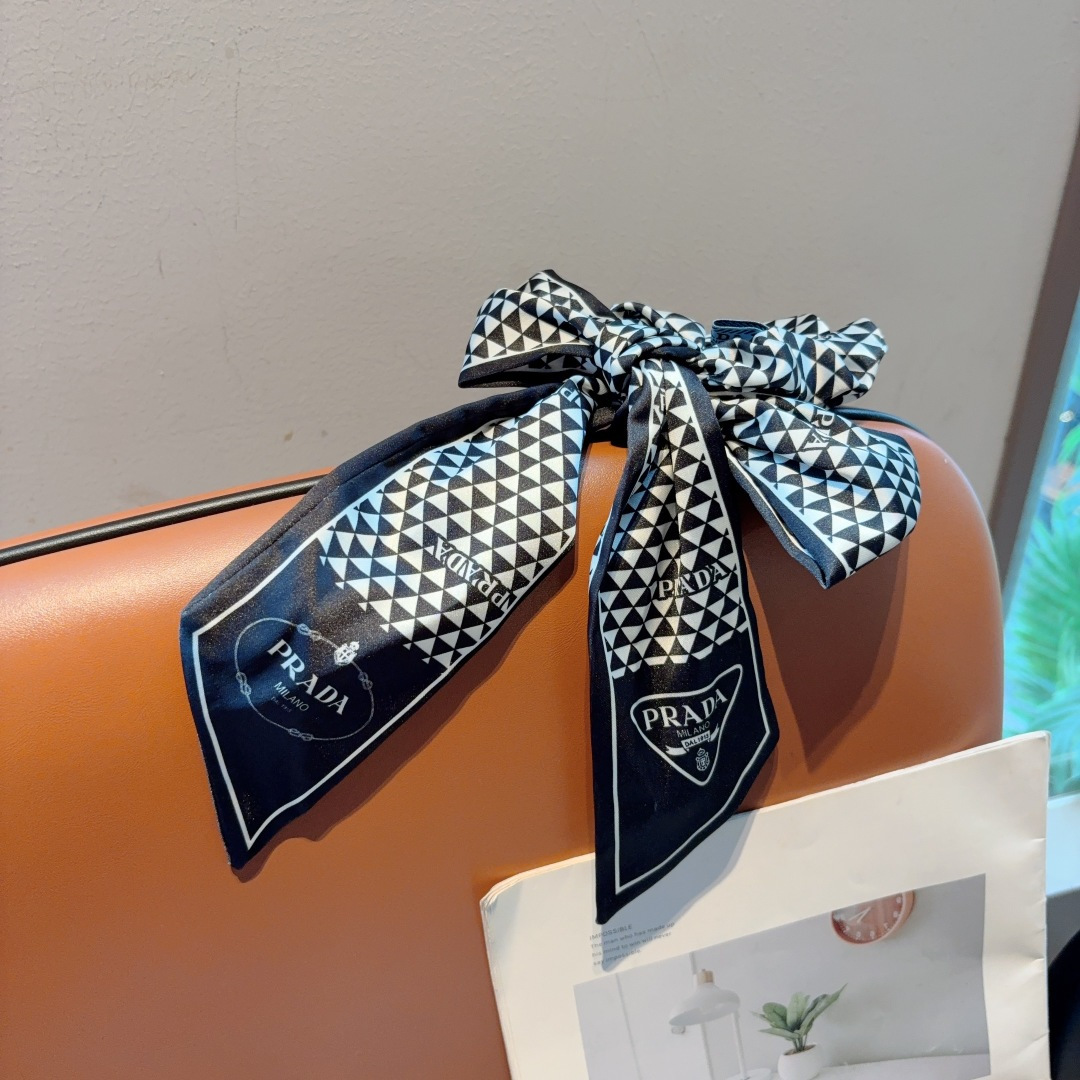 NO:542909,Packaging PRADA letter streamer ponytail hair ring bow colon ring, high-end Korean rubber band, classic design, high-end and atmospheric, celebrity style, hairpin, hairpin, prada, prada, hairpins19860909配包装 PRADA（普拉达）字母飘带马尾发圈 蝴蝶结肠圈,高档韩版皮筋,经典花型设计, 高端大气,名媛范儿,发夹,发夹,prada,prada,hairpins,accessory